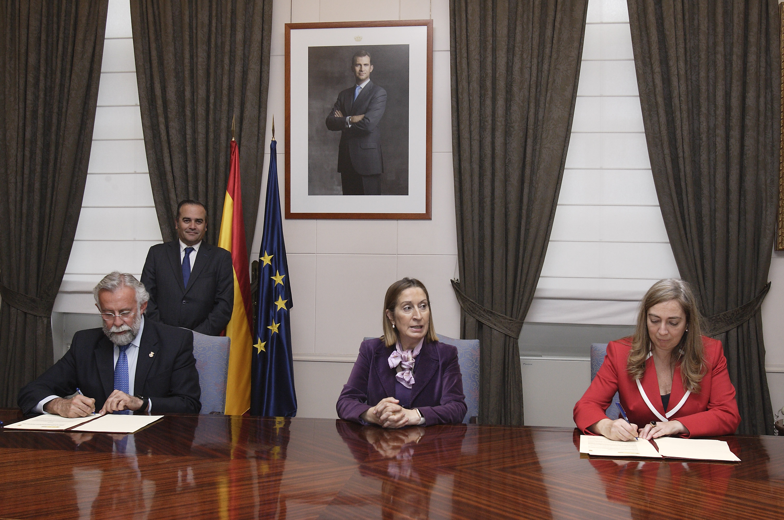 firmaconveniocontalaveradelareina01.jpg