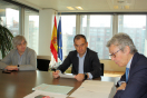 Leire Iglesias y Juan José Vera directores generales de SEPES y Montepino en la firma con el notario